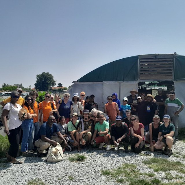 une matinée de chantier solidaire rondement mené chez les maraichers de la Plaine de St Péray